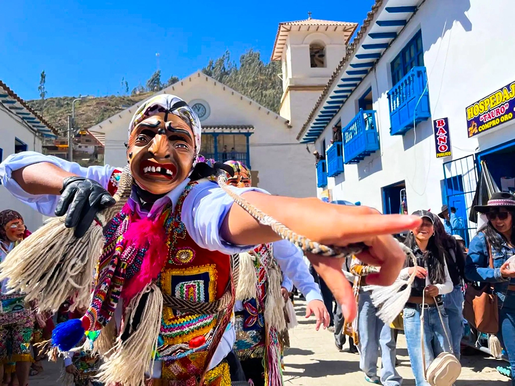 Danzas en la festividad-Pachamama Escape